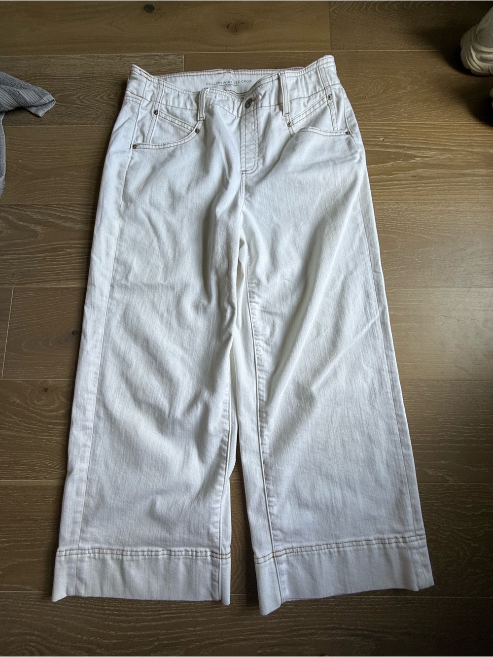 Chico's White Cropped Wide-Leg Jeans